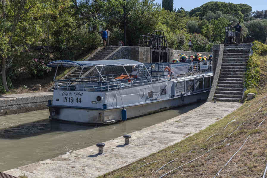Francia - Beziérs 047 - Canal du Midi - Les 9 Écluses de Fonseranes.jpg